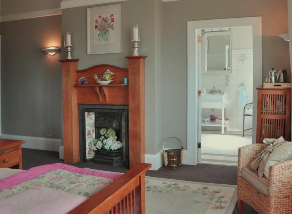 Queen Room with Garden View