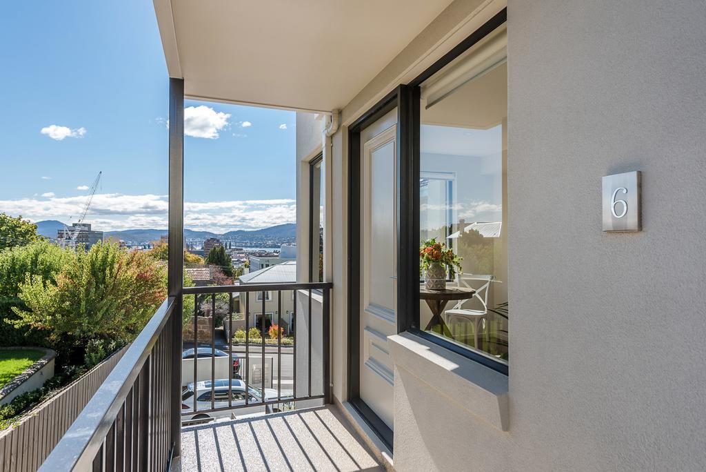 Executive One-Bedroom Apartment - 6