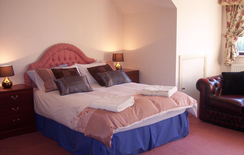 Large Double Room,395546892:JPEG