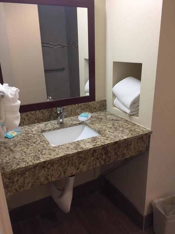 Queen Room- Accessible Non-Smoking