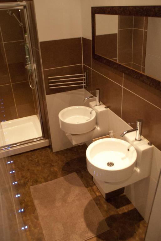 Double or Twin Room Ensuite,418120632:JPEG