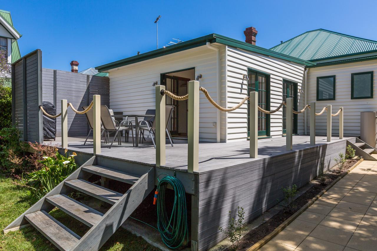 Three-Bedroom House,498113859:JPEG
