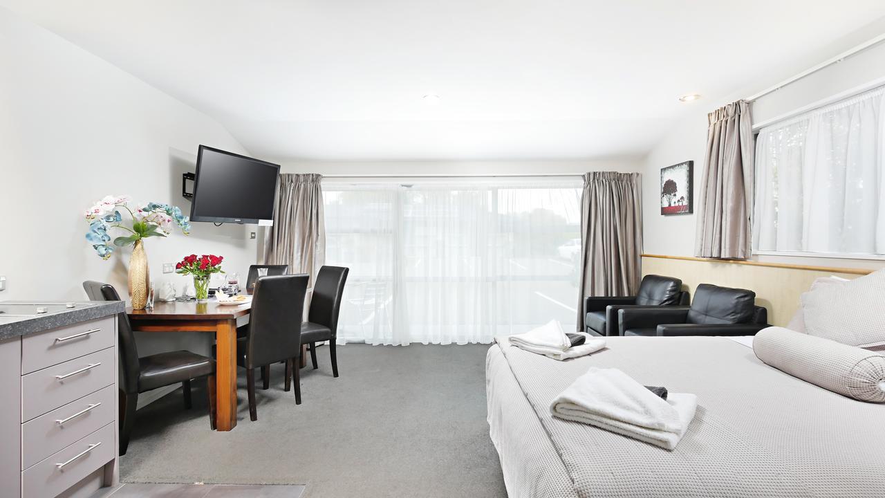Large One Bedroom Apartment,1213171555:JPEG