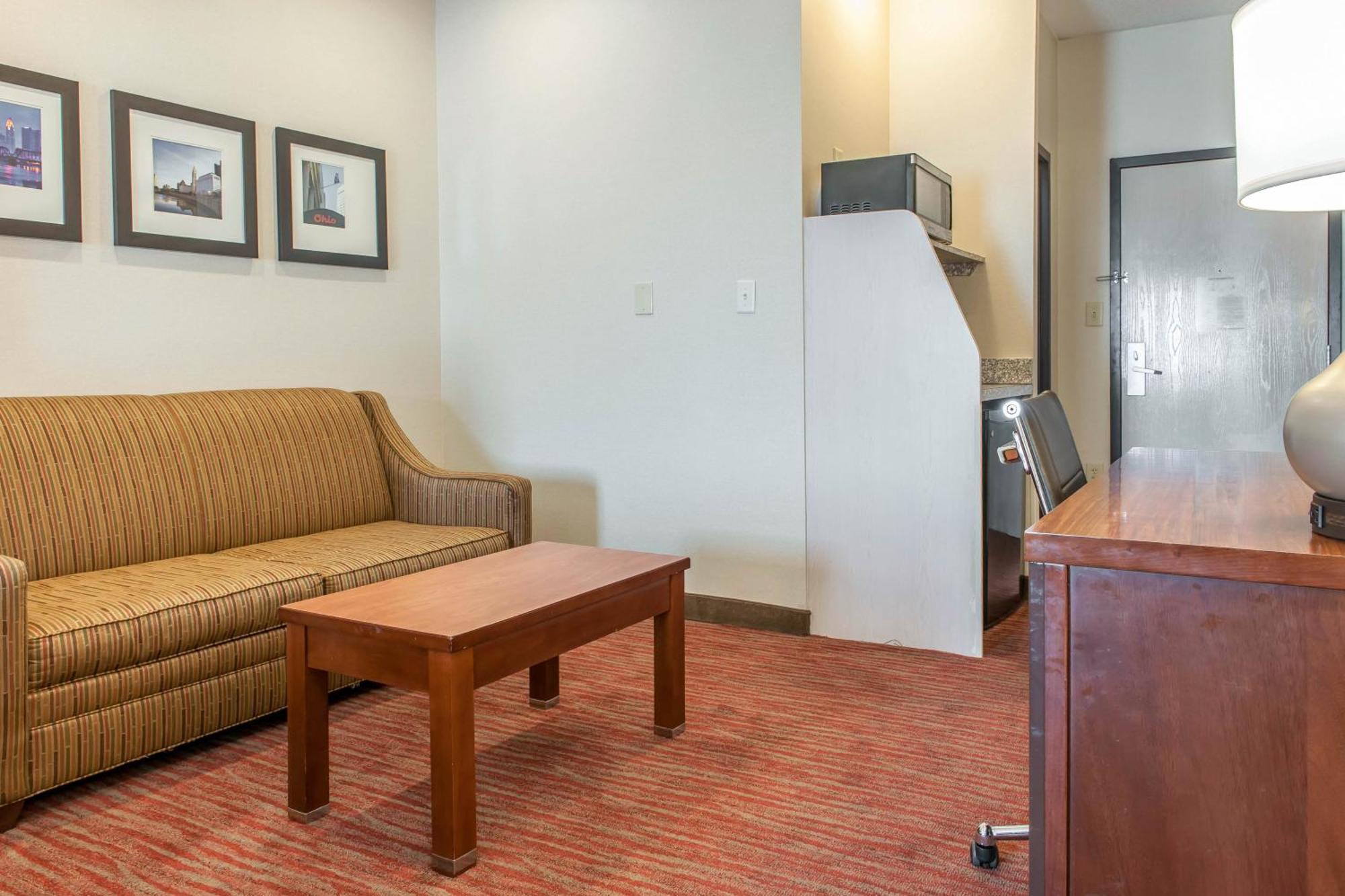 King Suite with Sofa Bed- Non Smoking,697494615:JPEG