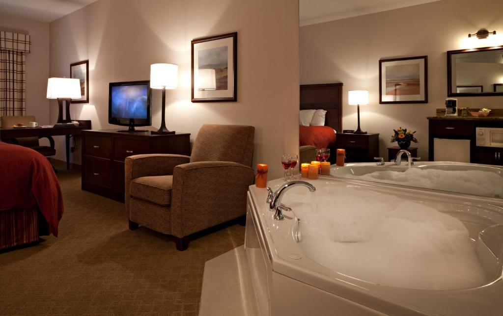 King Suite with Whirlpool - Non-Smoking,1277367490:JPEG
