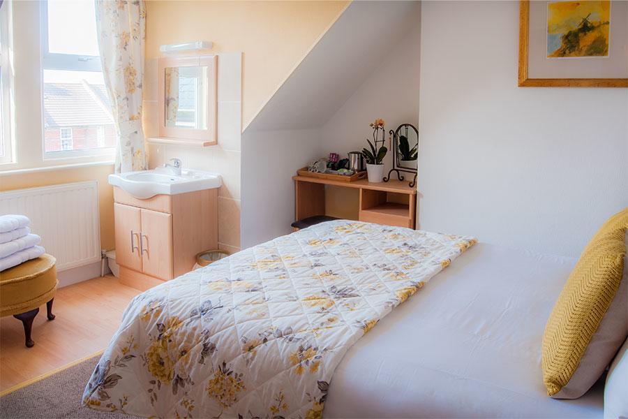Budget Double Room,605074575:JPEG