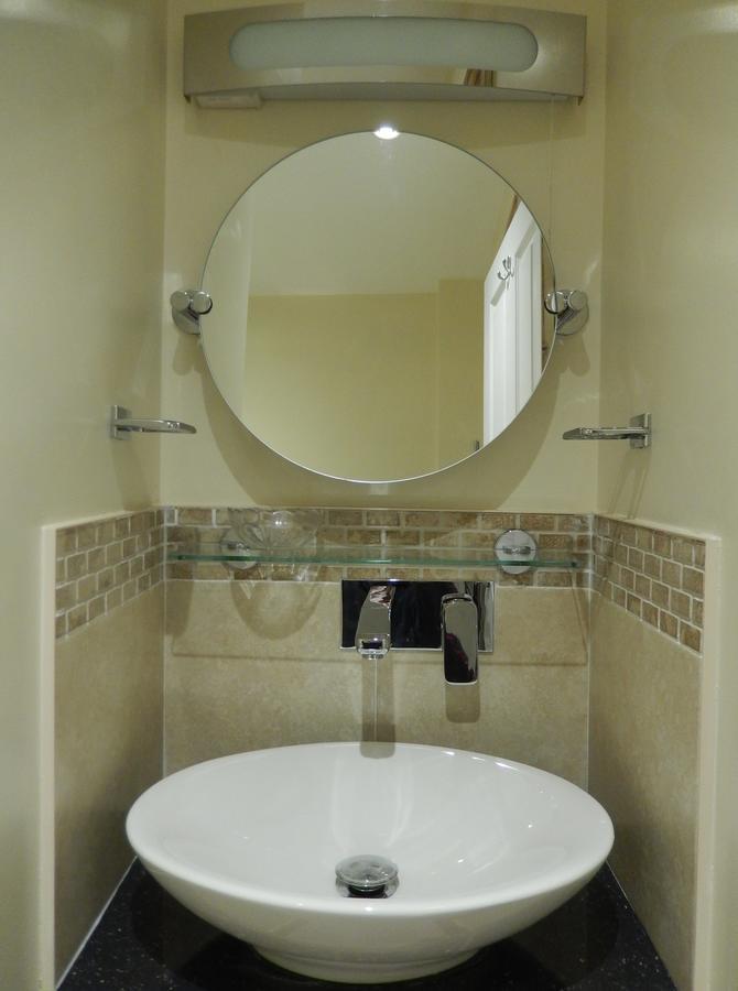 Suite (2nd floor)