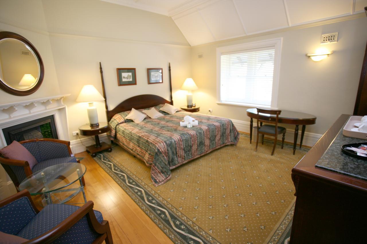 Standard King Room with Shared Bathroom