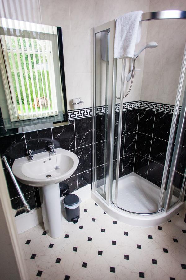 Self-catering en-suite family room for 3
