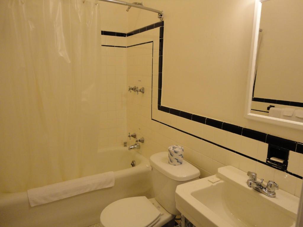 Double Room with Two Double Beds,1403001389:JPEG