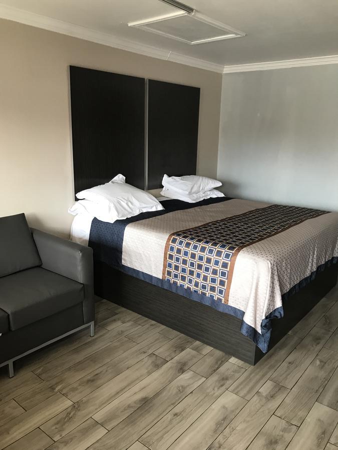 Deluxe King Suite