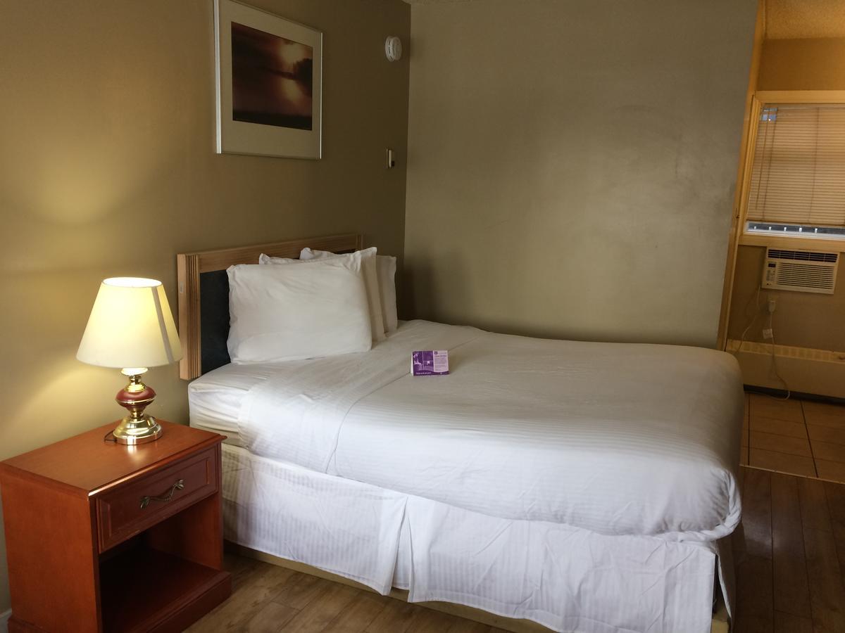 Queen Suite - Non-Smoking,639945117:JPEG
