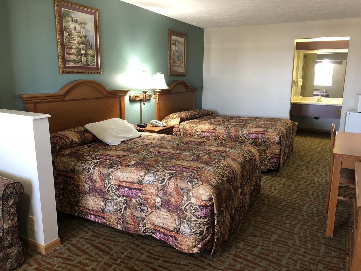 Queen Suite with Two Queen Beds