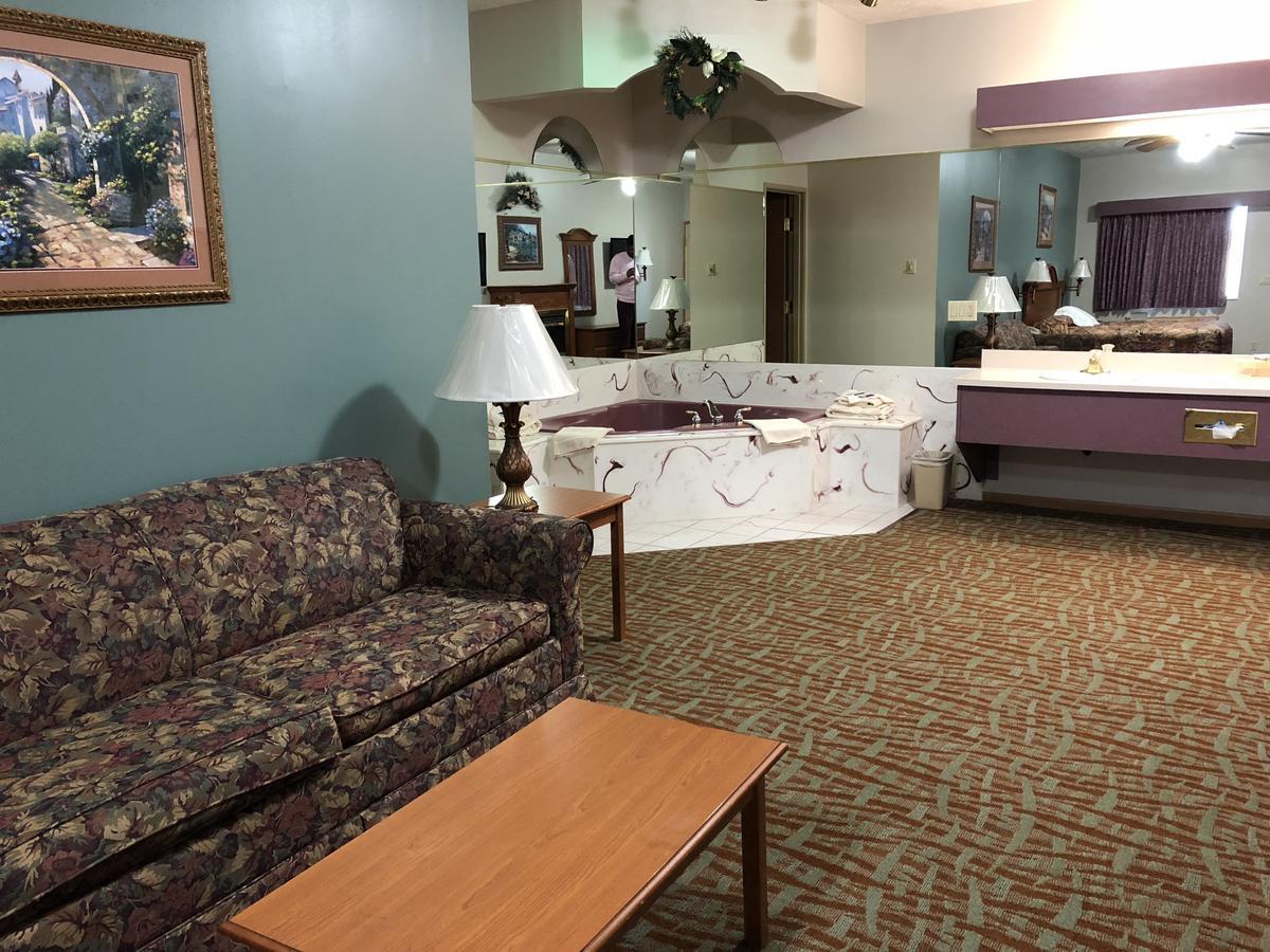 Suite with Whirlpool
