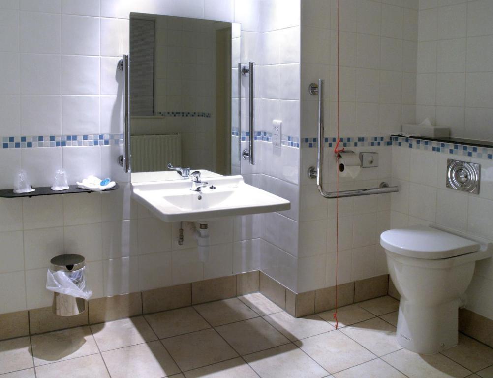Double Room with Mobility Accessible Roll In Shower,1023923494:JPEG