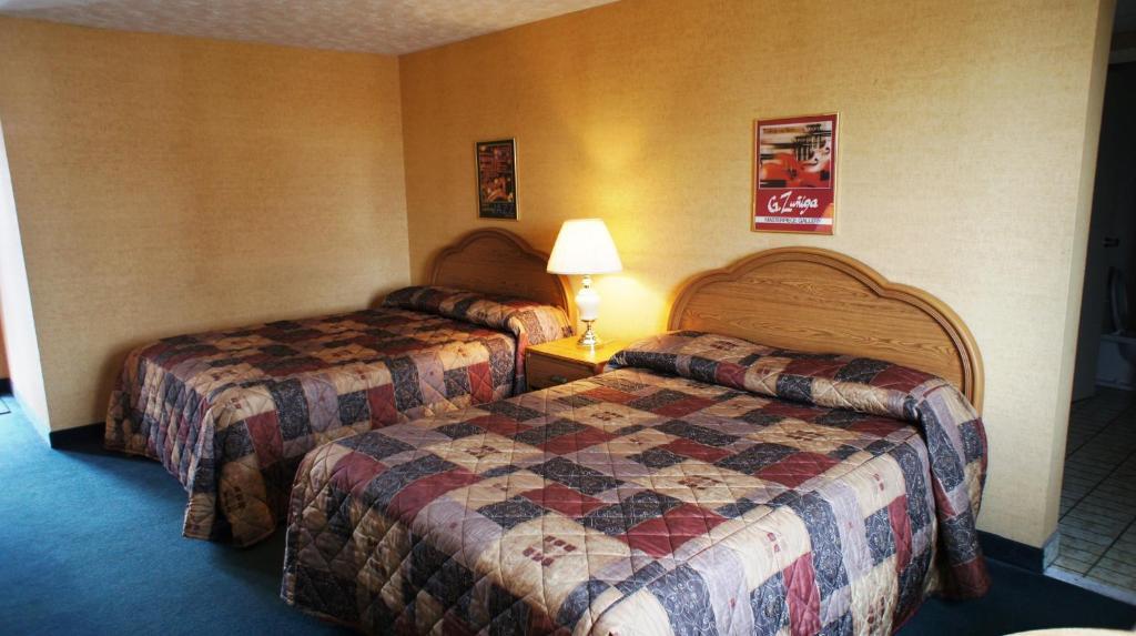 Queen Room with Two Queen Beds,66696208:JPEG