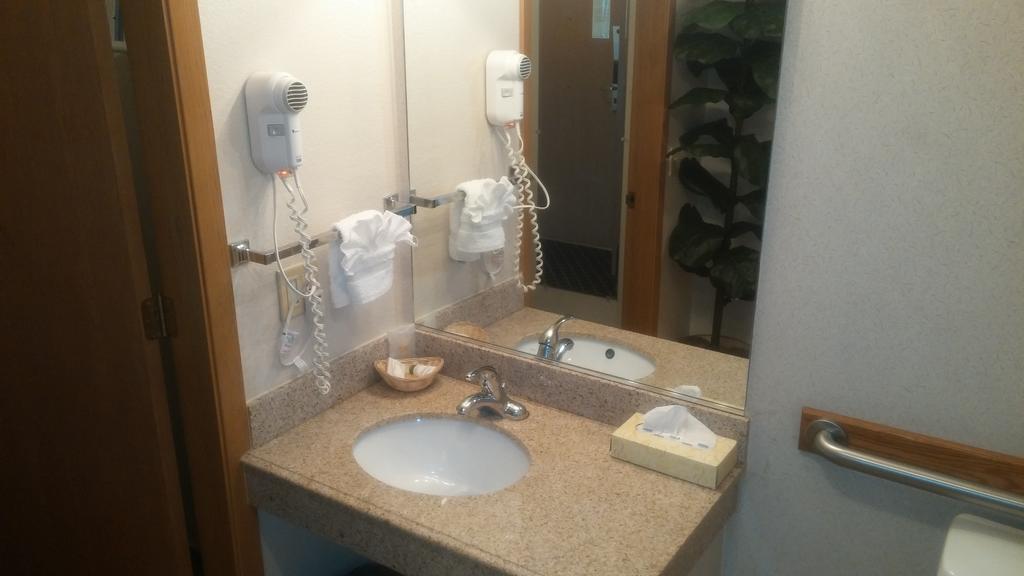 Deluxe Queen Room,246639261:JPEG