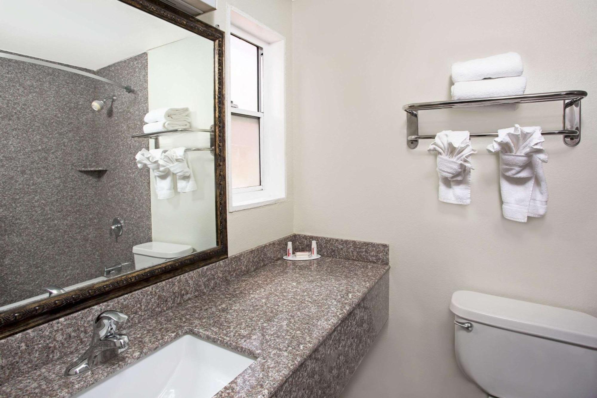 King Room - Disability Access/Smoking