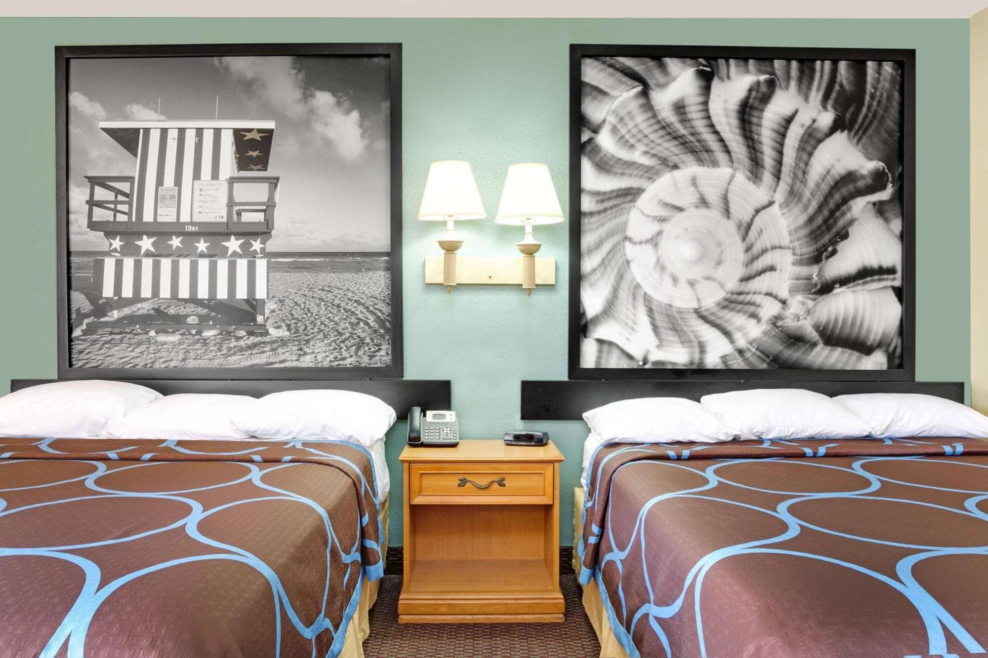 Queen Room with Two Queen Beds - Non-Smoking