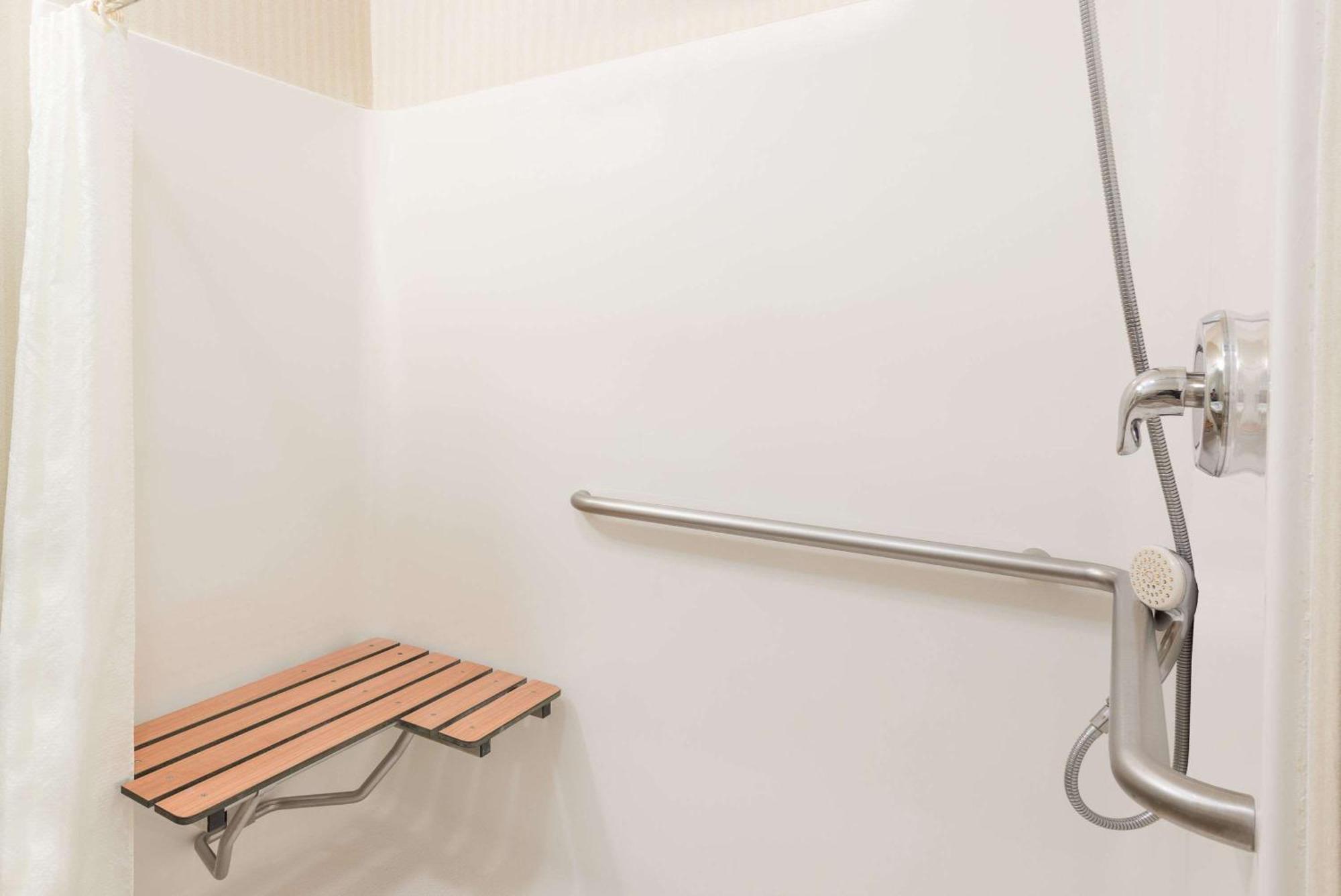 King Room - Disability Access/Non-Smoking
