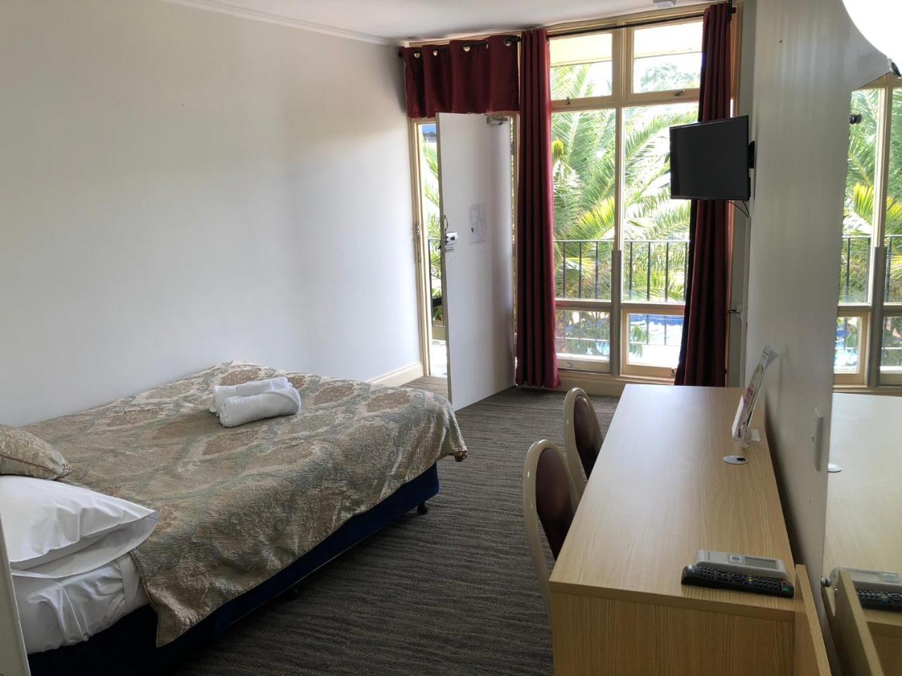 Economy Queen Room 2 Adults Only,738499108:JPEG