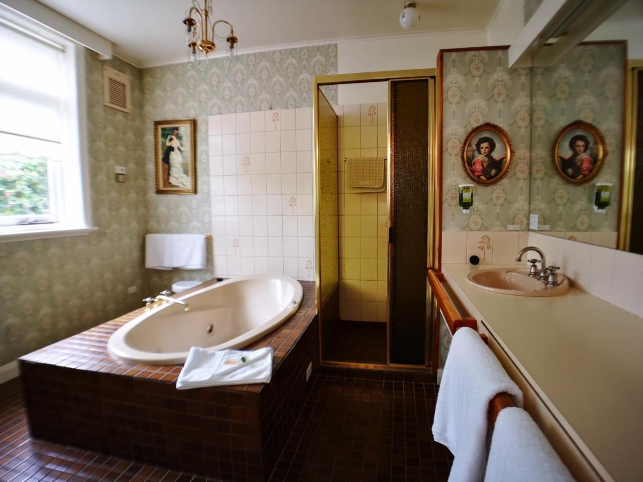 Suite with Spa Bath