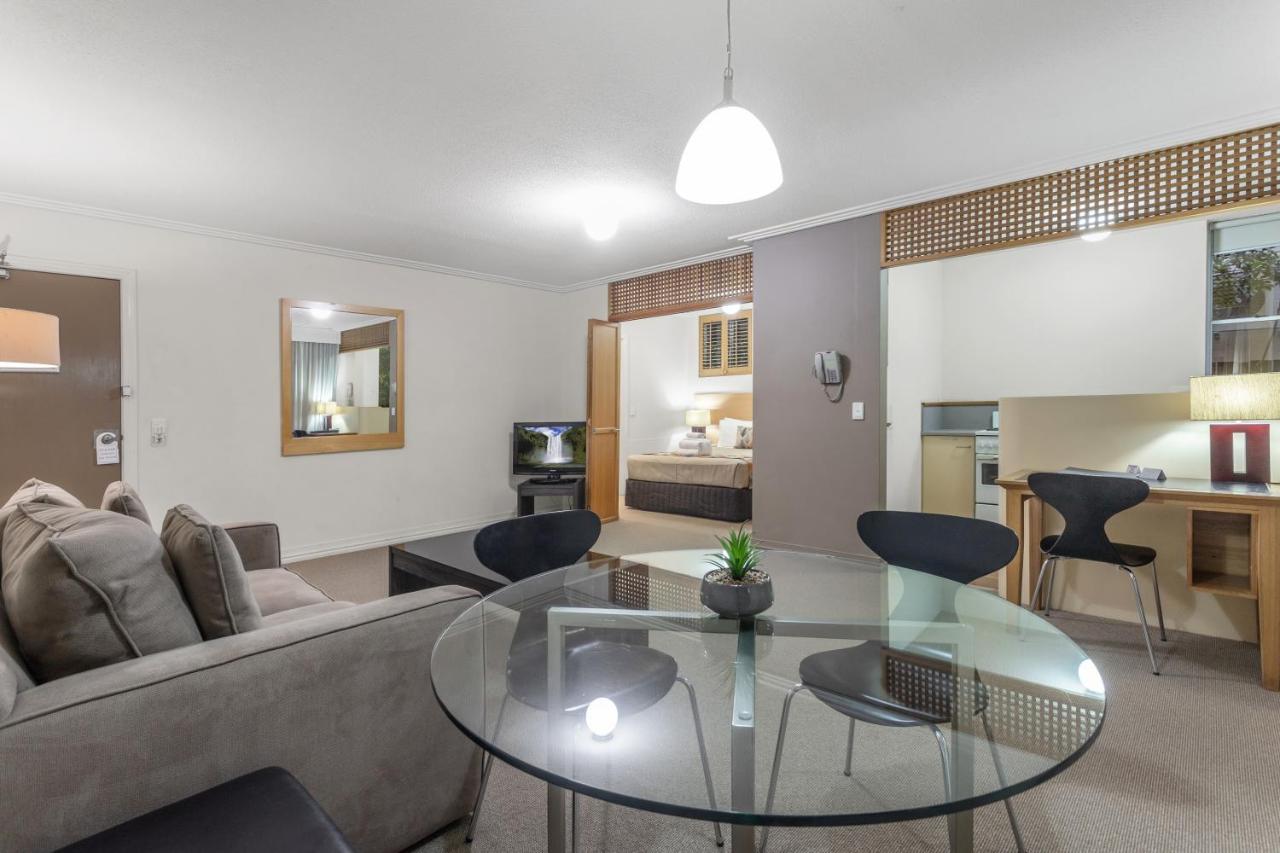 One-Bedroom Apartment,750368090:JPEG