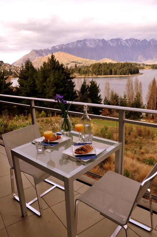 One Bedroom Apartment with Lake View