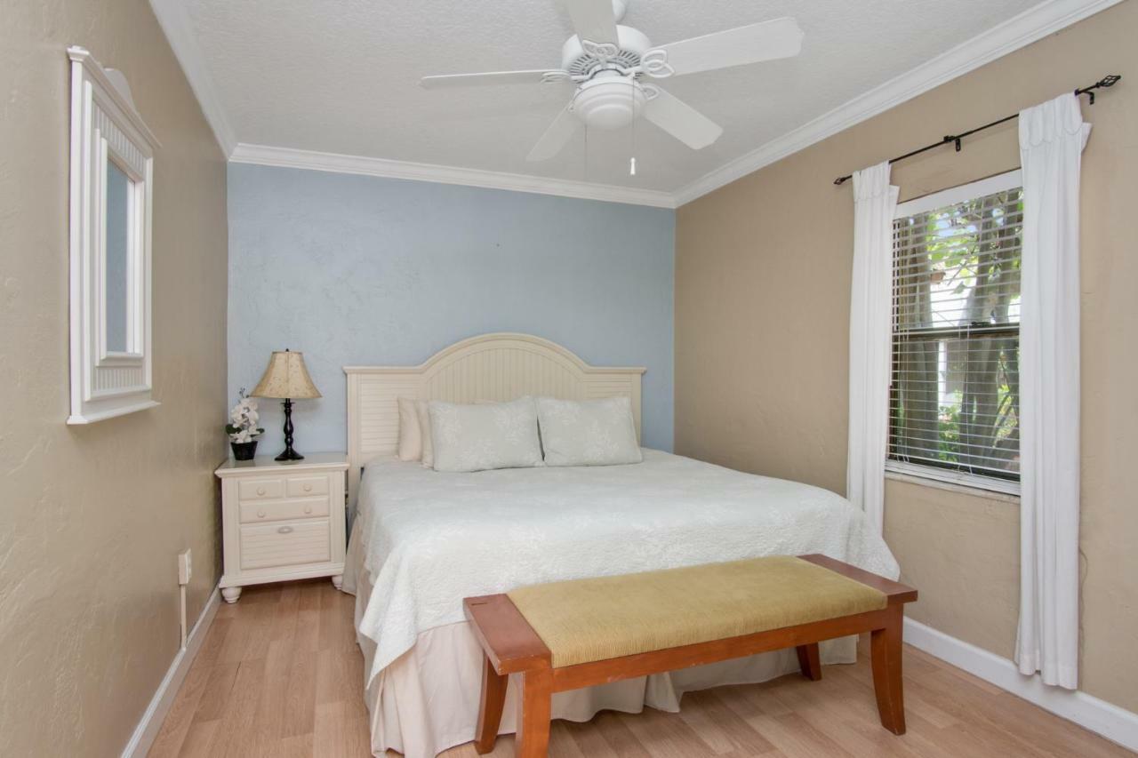 Two-Bedroom King Apartment with Oceanfront View,813431499:JPEG