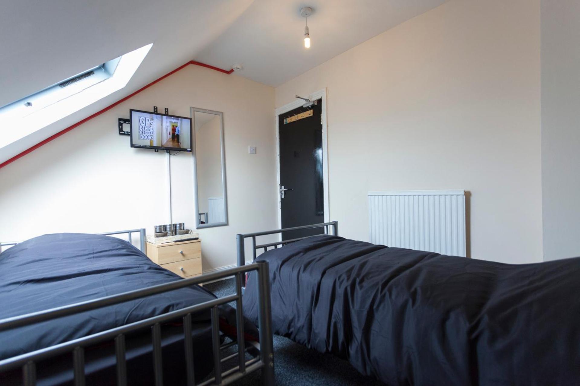 Standard Twin Room with Shared Bathroom