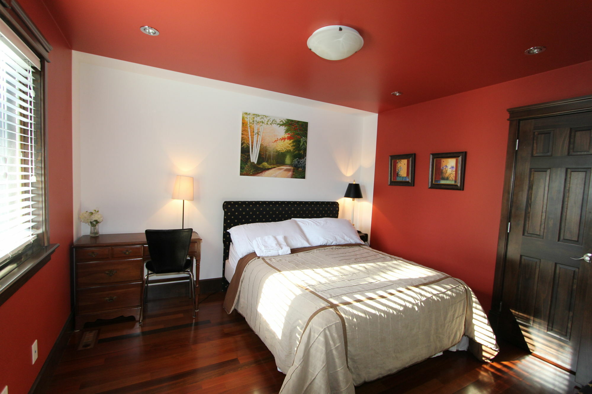 Queen Room with En-suite