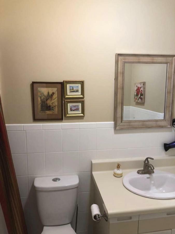 Queen Room,1704969984:JPEG