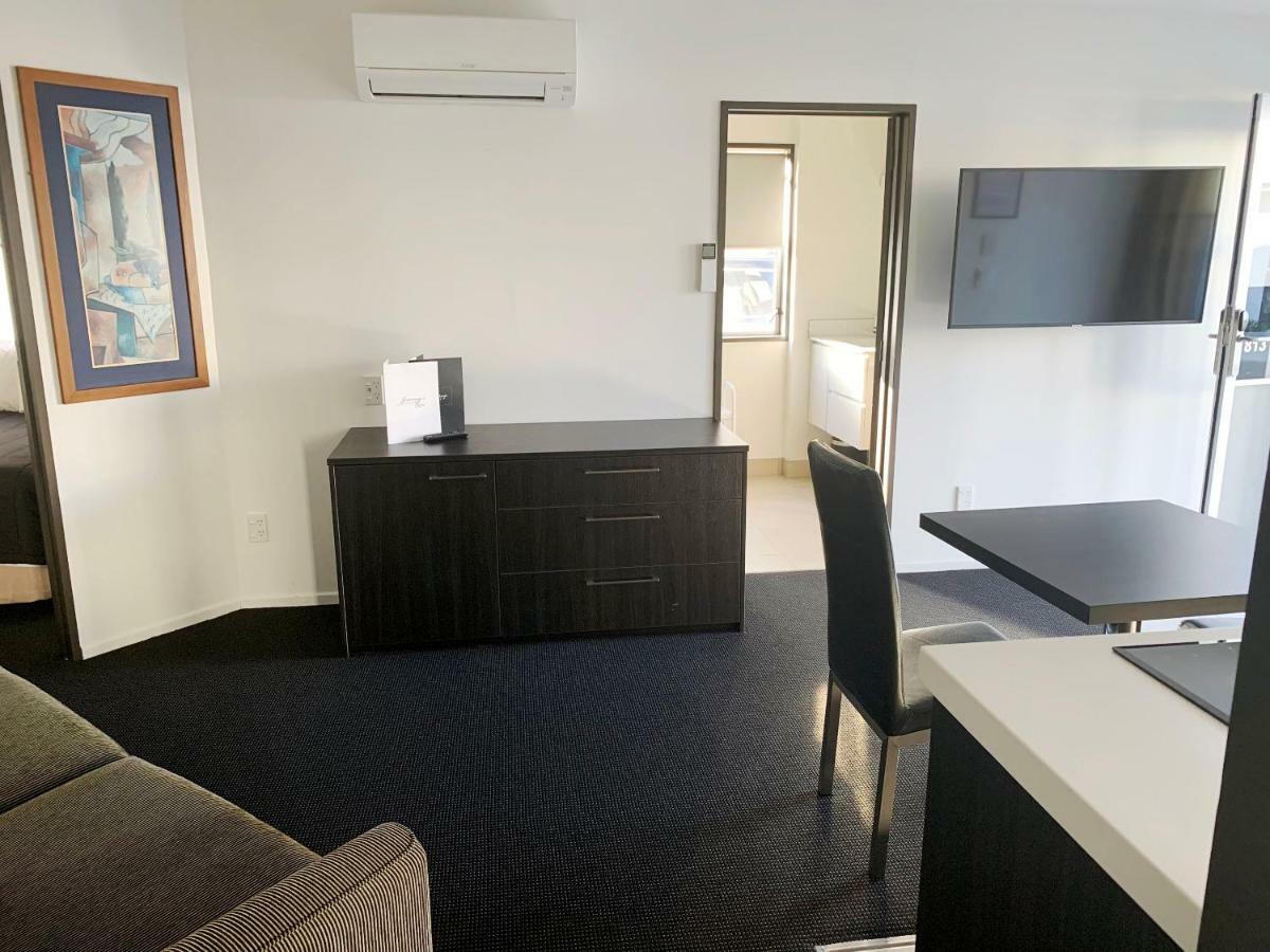 Two-Bedroom Apartment,960483289:JPEG