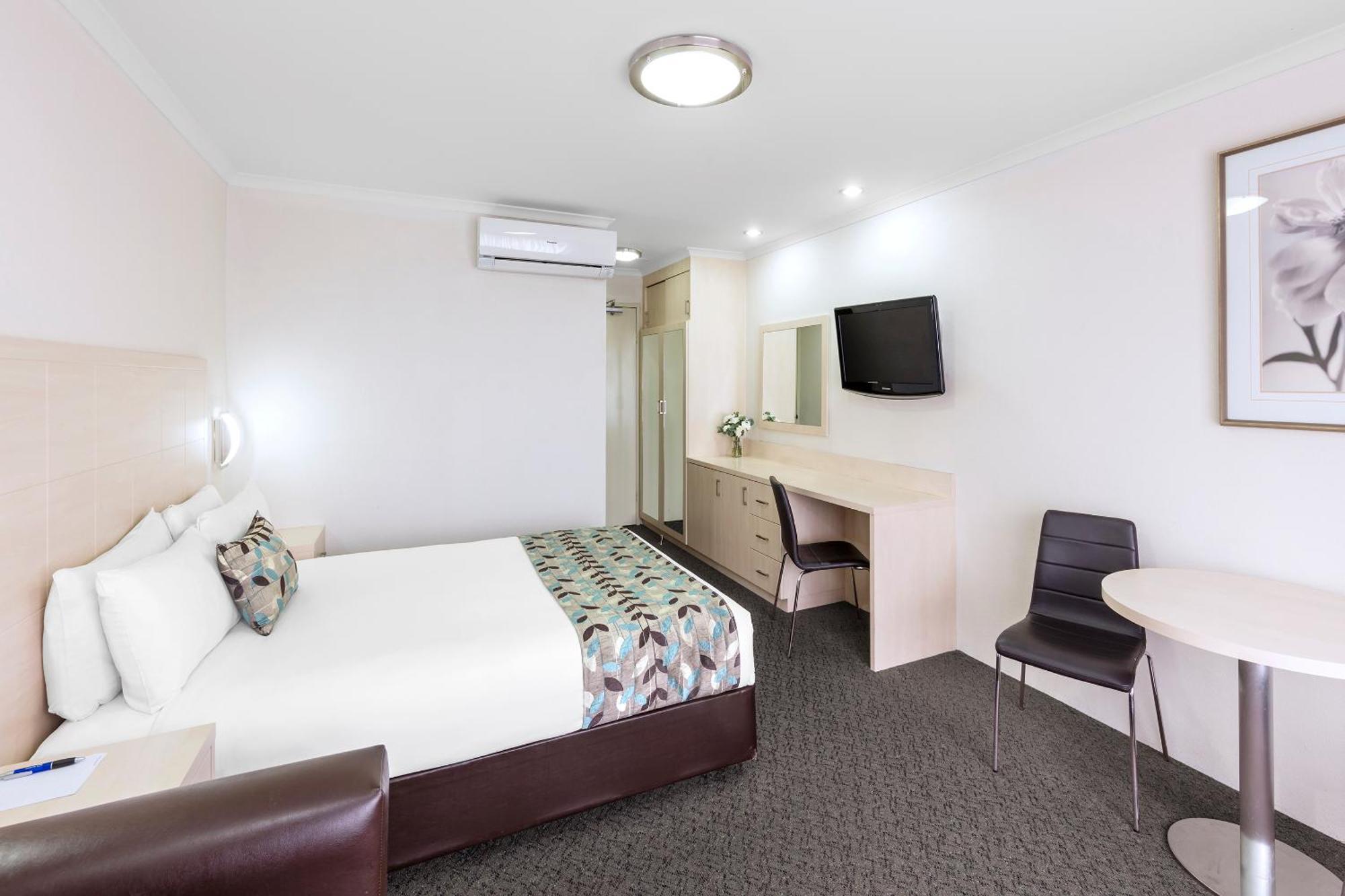 Deluxe Queen Room