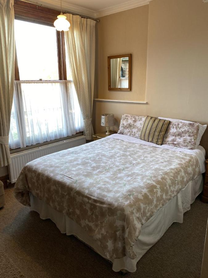 Family Room (3 Adults),925873405:JPEG