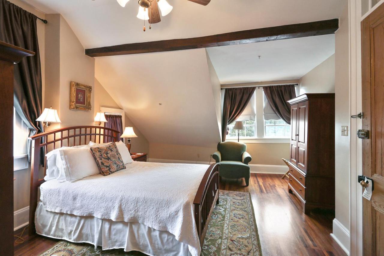 Guestroom 201