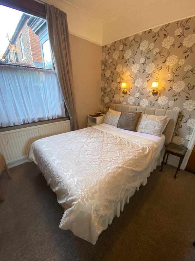 Small Double Room,934087723:JPEG