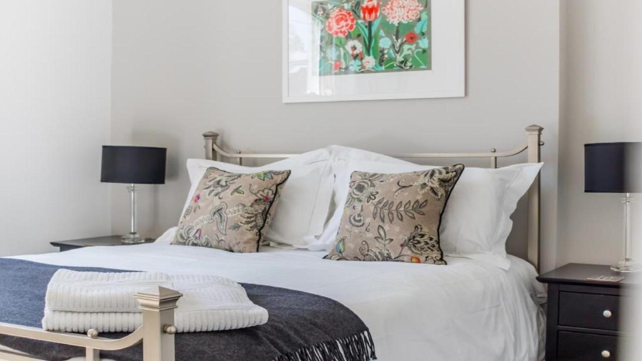 Three-Bedroom Apartment,935136913:JPEG