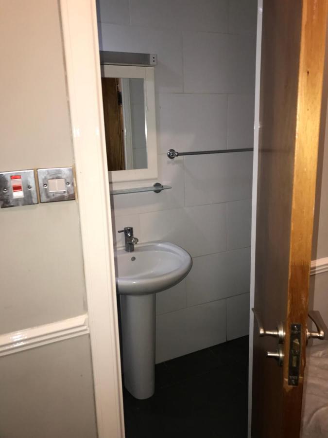 Single Room Bathroom,949355149:JPEG