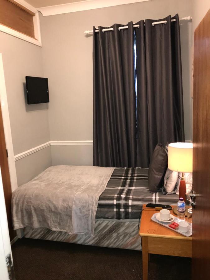 Single Room Private External Bathroom