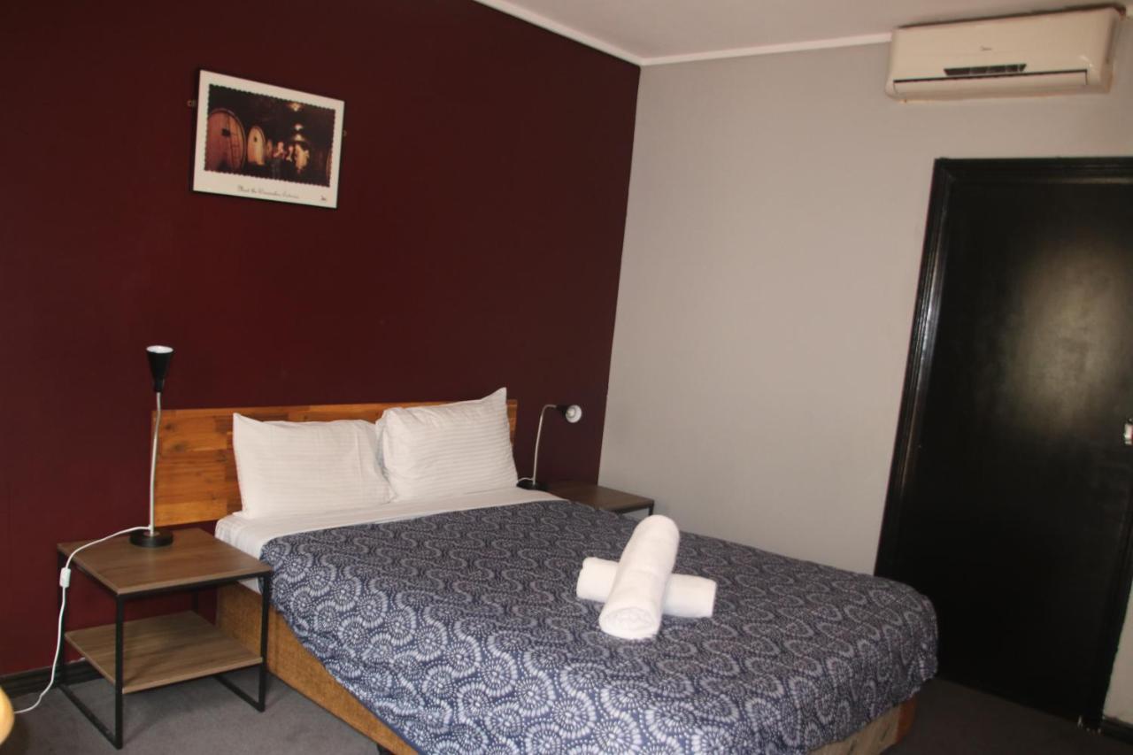 Queen Room,978904462:JPEG