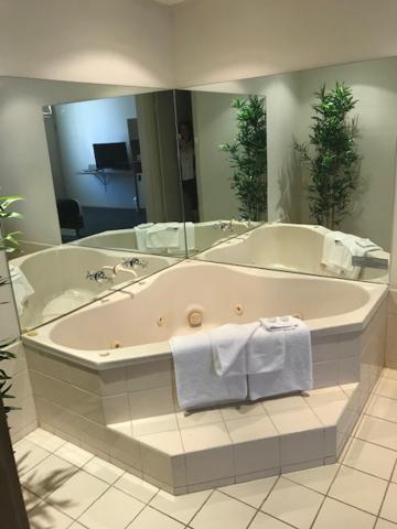 Queen Room with Spa Bath,982222291:JPEG