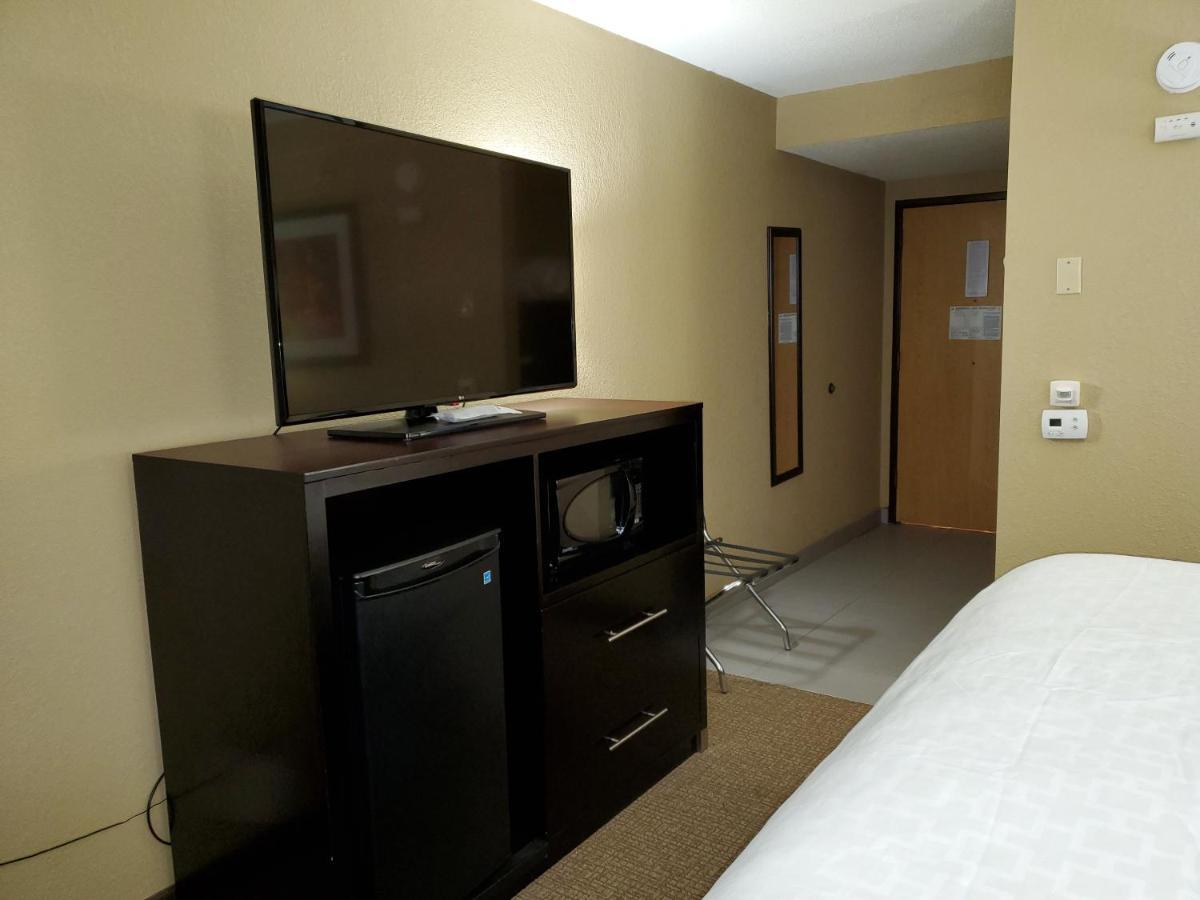 King Room with Roll-in Shower - Disability Access/Non-Smoking