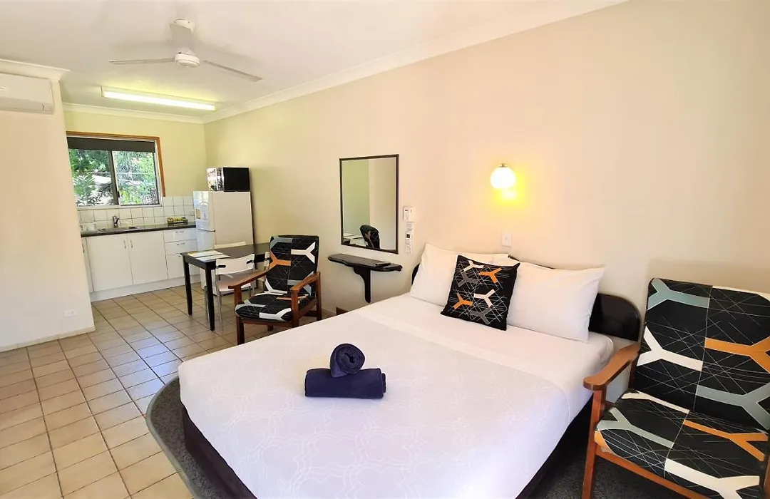 Paradise Court Holiday Units-1
