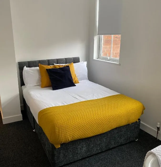 8 Bed 9 Bath Ensuite House With Hot Tub And Free Parking-1