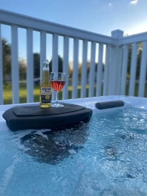 Roseberry Lodge With Hot Tub-1