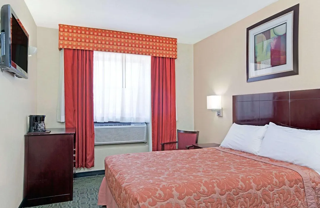 Super 8 By Wyndham Long Island City Lga Hotel-1