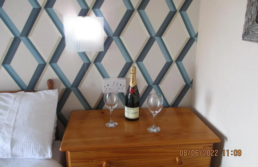 Sefton Lodge Seafront ,Panoramic Sea View Ensuite Balcony Rooms Available, Guest Garden-1