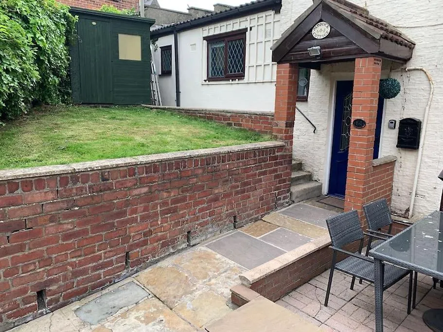 Award Winning Pet Friendly Paddock Cottage-1