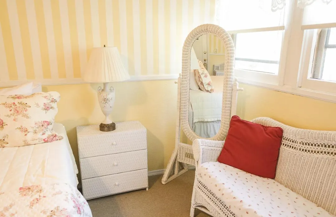 Gold Mountain Manor-1
